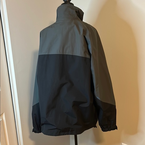 Vintage Timberland Men's Black and Gray Jacket - Picture 3 of 11